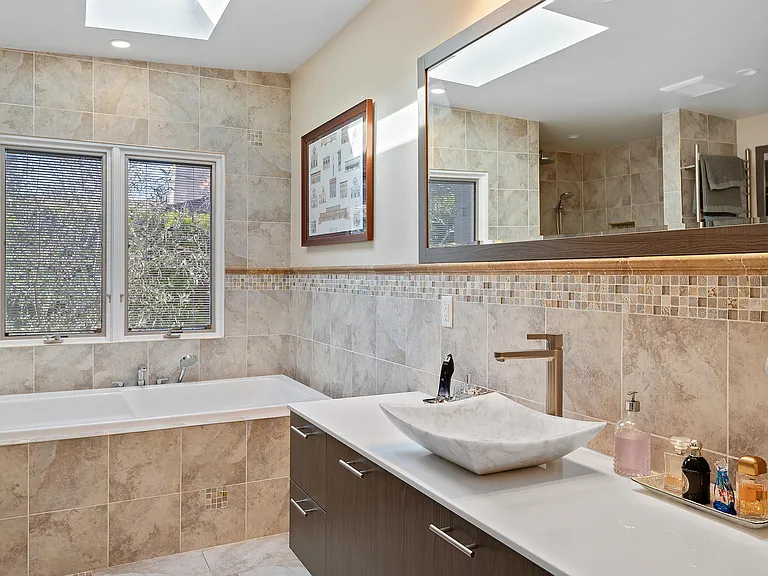 1251 Bel Air Dr — Photo 17