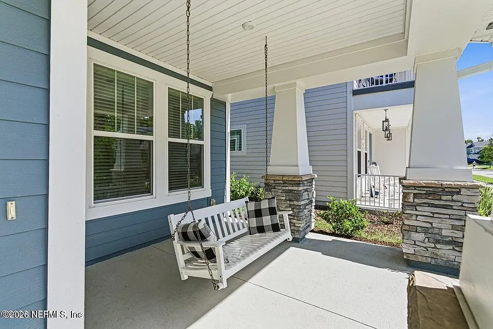 4 bed, 3.5 bath, 2754 sqft, $3,900 — Photo 2