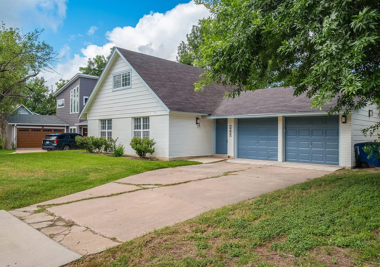 Modernized 3 Bedroom Home Near Mueller ~ Huge Backyard & Deck — Photo 1