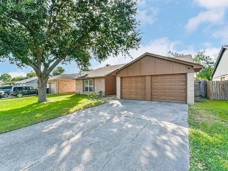 2406 Pilgrims Bend Dr — Photo 2