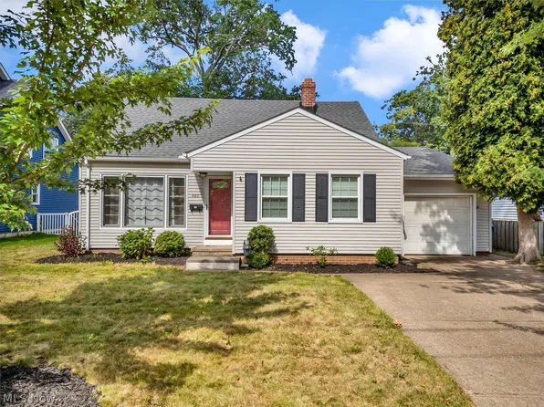 490 Columbia Rd, Bay Village, OH 44140