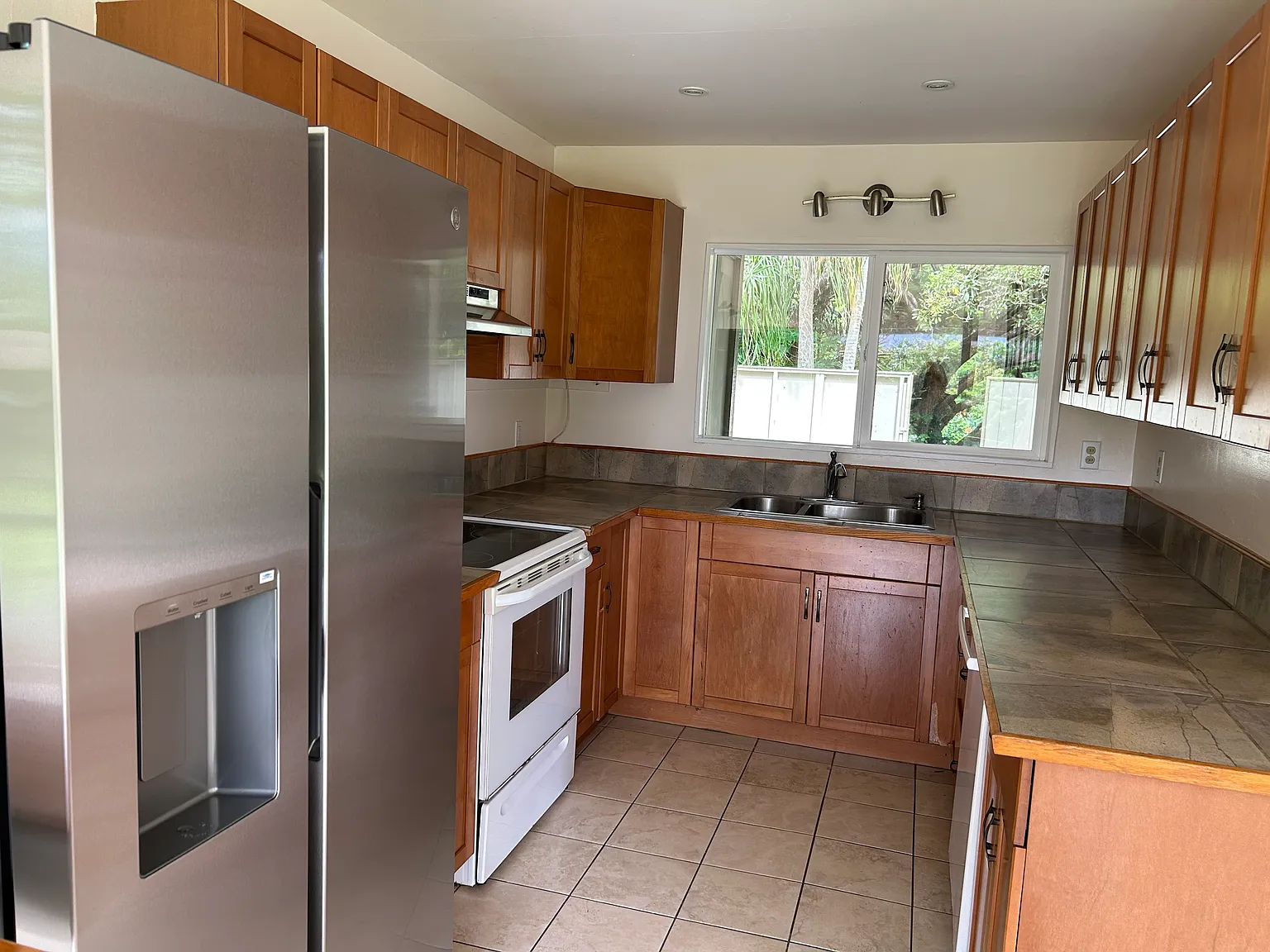 4 bed, 1550 sqft, $4,200 — Photo 2