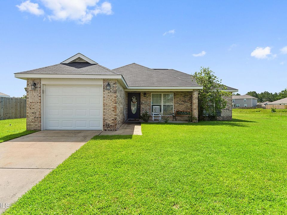 1st image of 305 Twin Lakes Blvd
