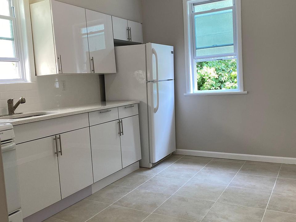 1st image of 1112 Throggmorton Ave Floor 1