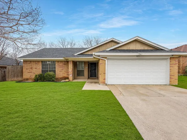 825 Bristol Ave, Saginaw, TX 76179