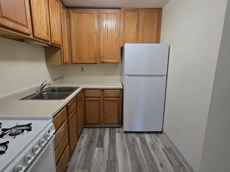 Mulford Park Apartments — Photo 34