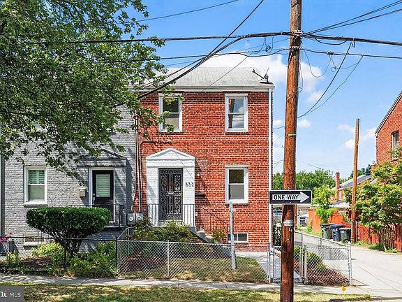 3rd image of 832 Delafield St NE