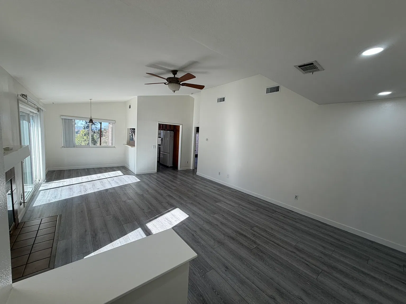 3 bed, 1365 sqft, $3,500 — Photo 3