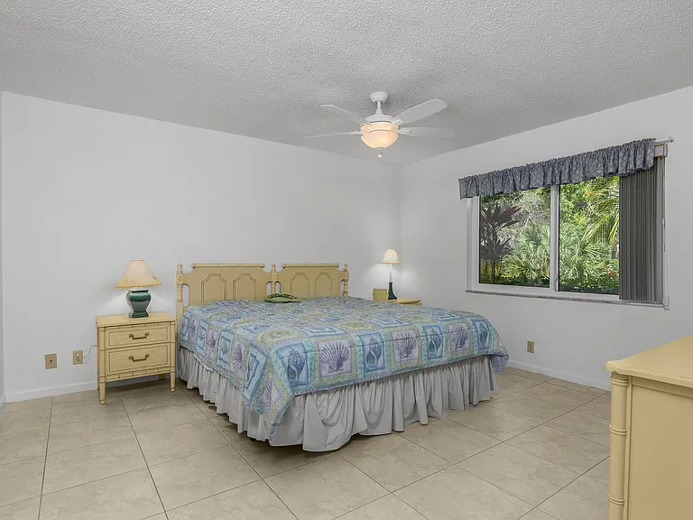 190 Palm Dr #5 — Photo 9