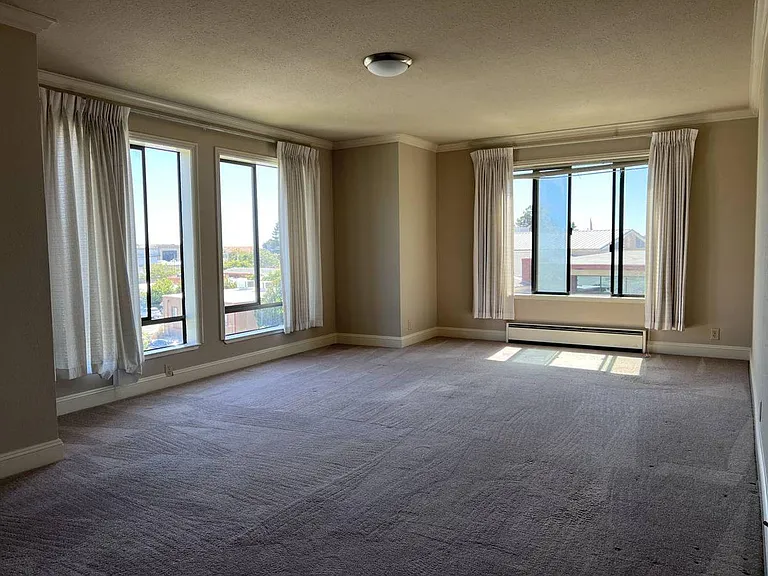 500 Poplar Avenue (903r) — Photo 8