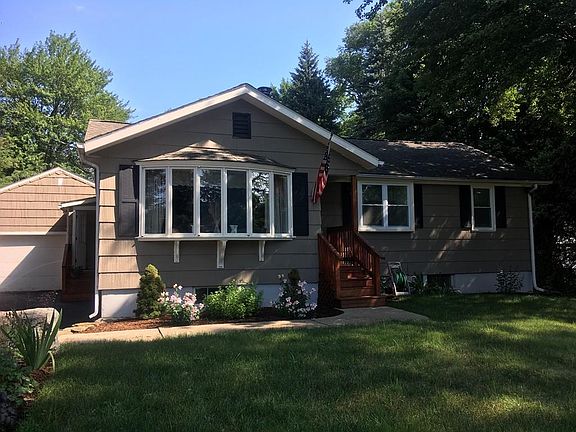 2nd image of 5 Knollwood Cir