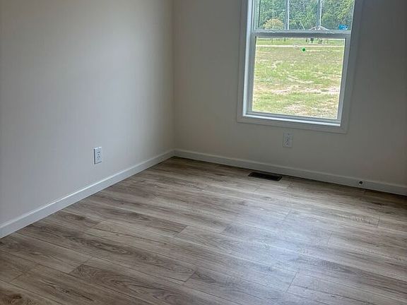5th image of 160 Rosewood Ct