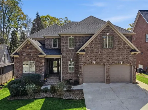 4420 Rosebriar Square Dr, Winston Salem, NC 27106