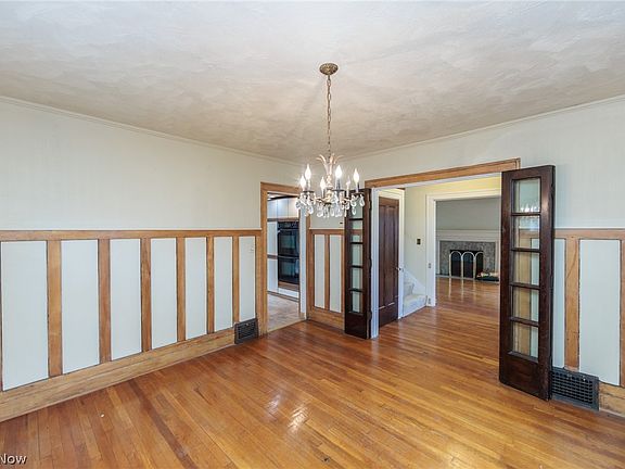 3rd image of 1550 Rydalmount Rd