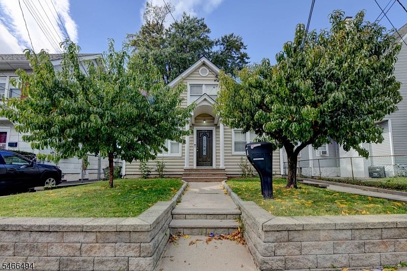 1st image of 814 Kilsyth Rd #0
