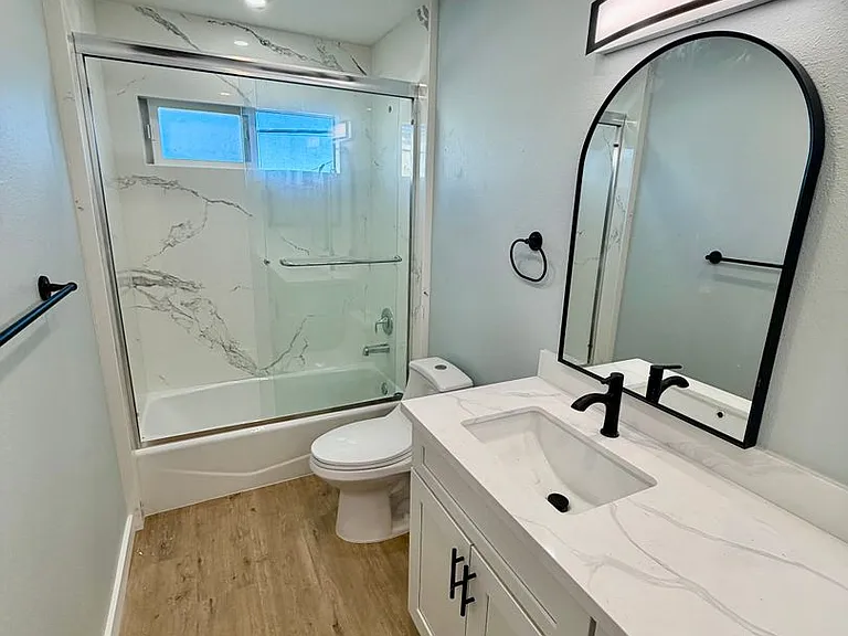 Howard & Lexington Apts — Photo 18