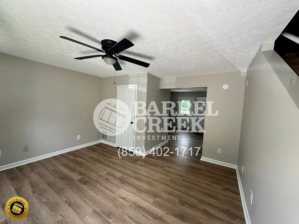 Building Photo - 121B Highland Ct
