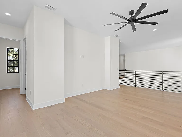 3202 W La Salle St — Photo 50