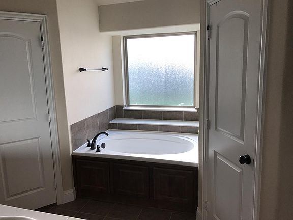 3rd image of 1110 Seminole Ln