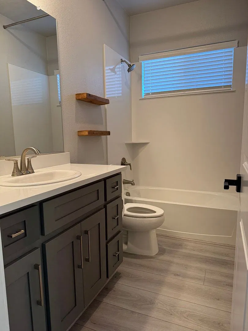 Beautiful Whitney Ranch home with solar and EV charger! — Photo 3
