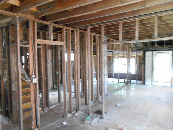 3rd image of 4140 Larkwood Ave
