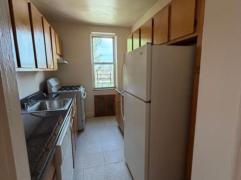 1st image of 13510 Grand Central Pkwy APT 609
