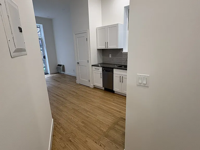 304 E 92nd St #1R — Photo 7