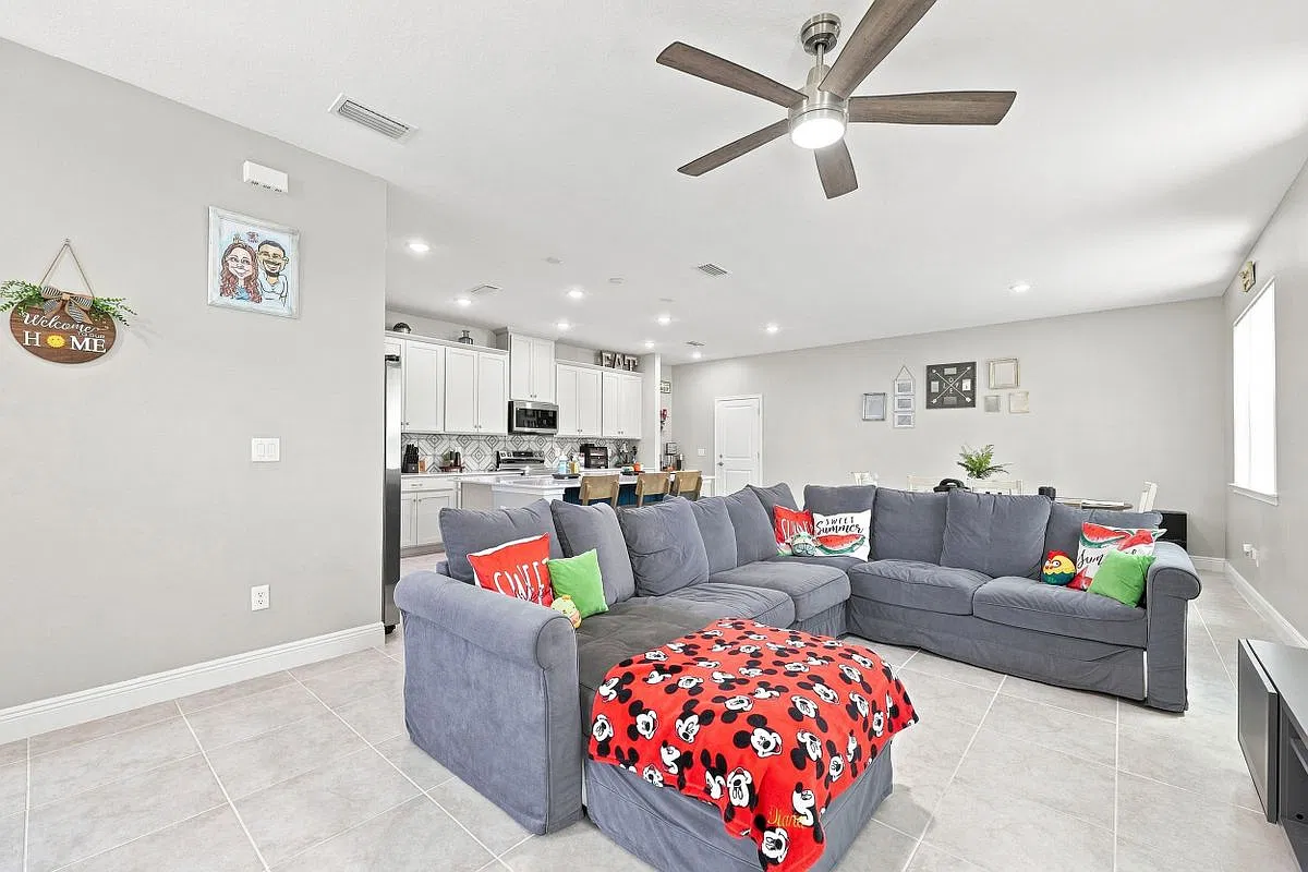 4 bed, 3.0 bath, 2160 sqft, $2,500 — Photo 4
