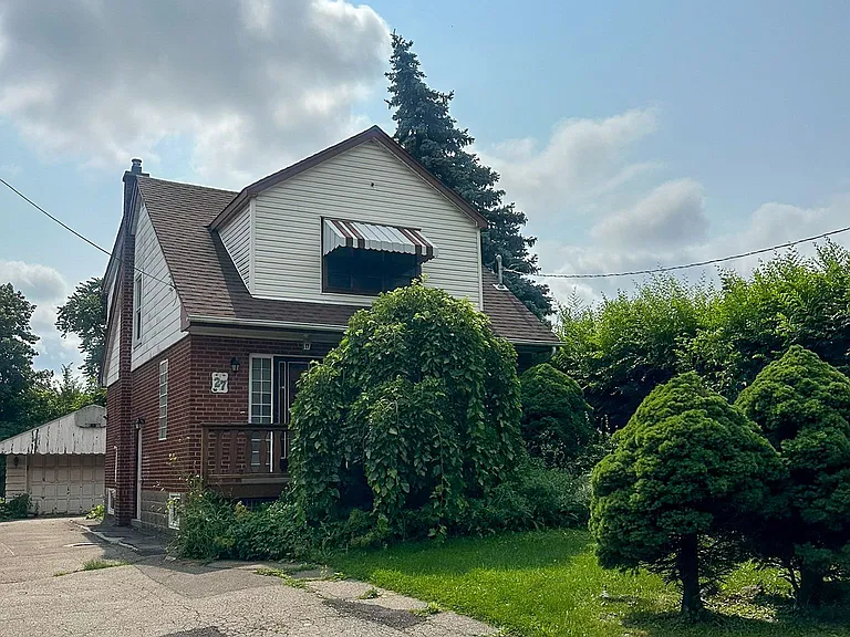 27 Millen Ave #A102 — Photo 1