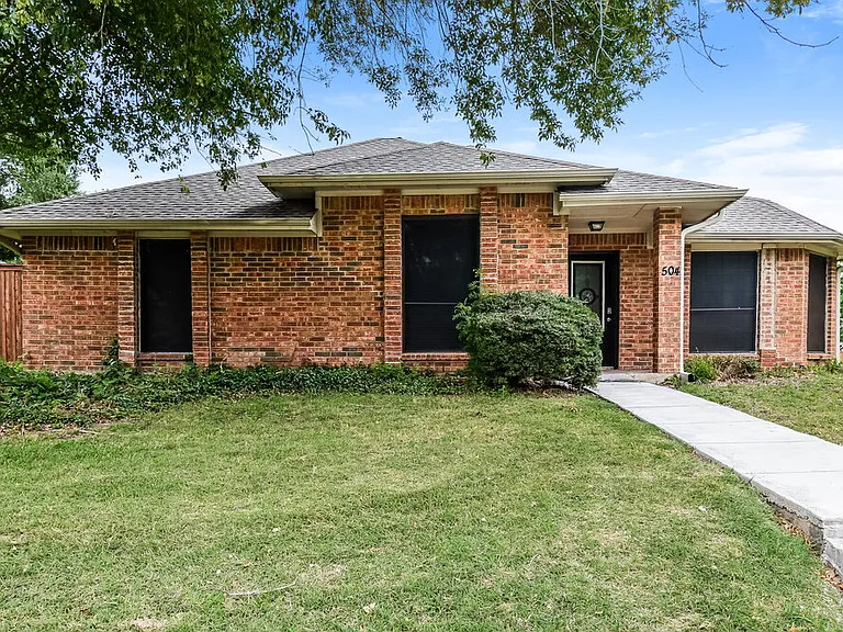 504 N Winding Oaks Dr — Photo 1