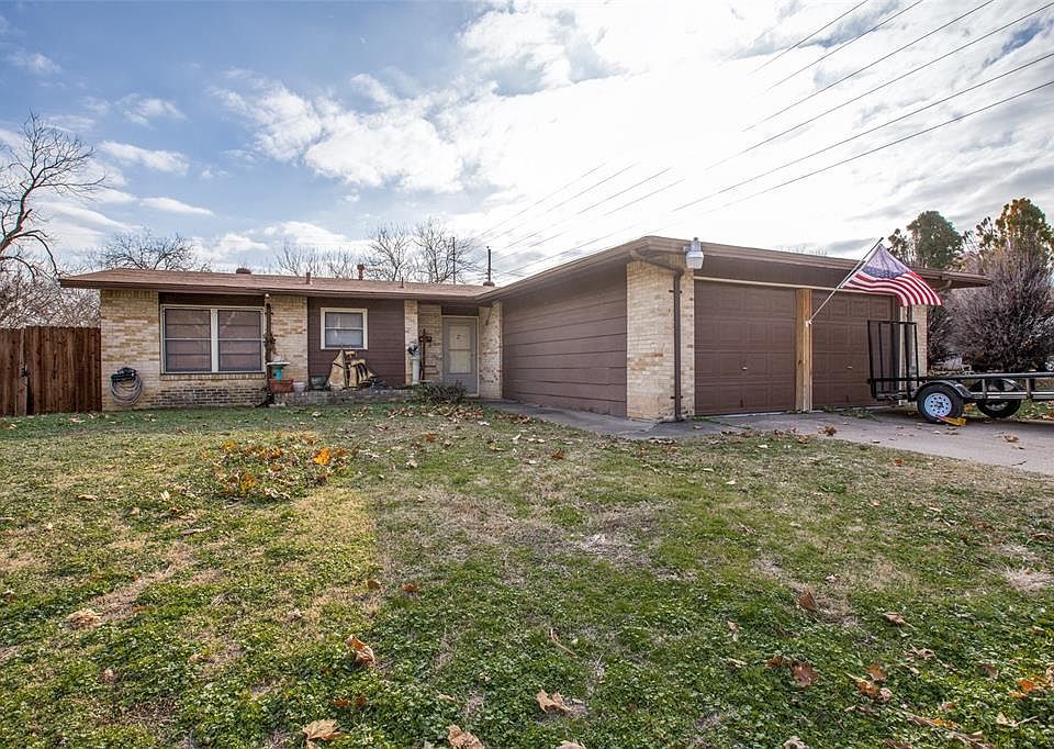 1st image of 2202 Huntington Dr