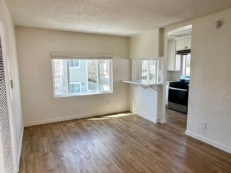 1090 Bangor Ln — Photo 5