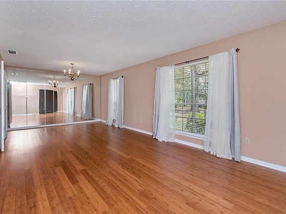 3rd image of 9300 Scenic Hills Dr