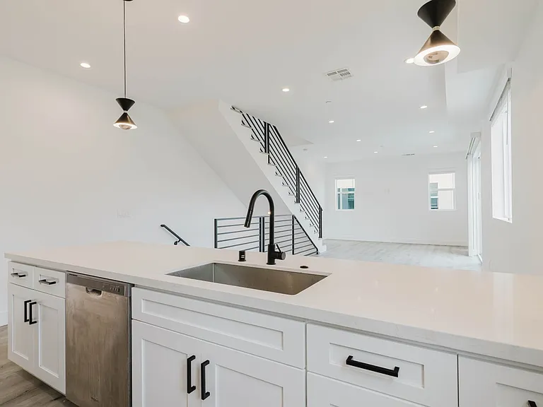 10853 Otsego St — Photo 8
