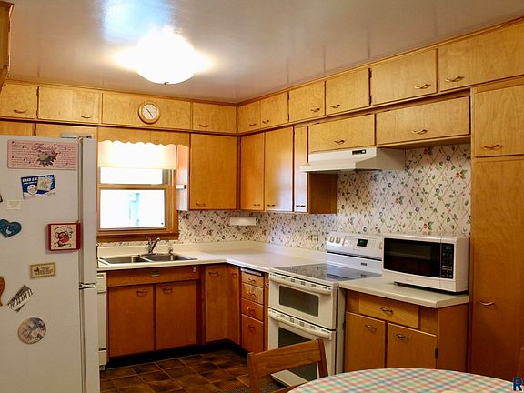 3rd image of 1115 Elmhurst Ave N