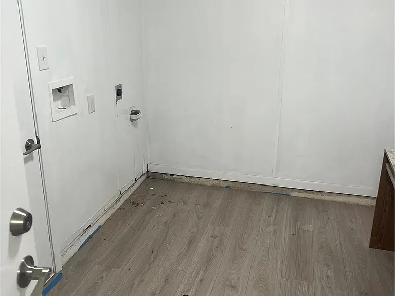 402 Thompson Dr — Photo 10