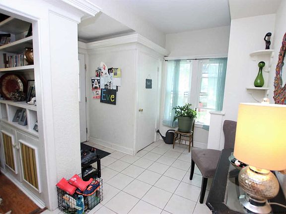 5th image of 8 Woodlawn Ave