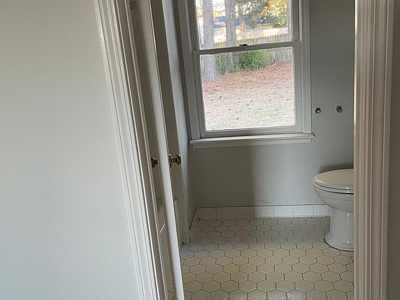 3rd image of 304 Fort Sumter Cir