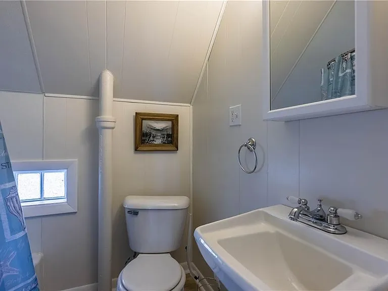 13 Bay Ave #C — Photo 8