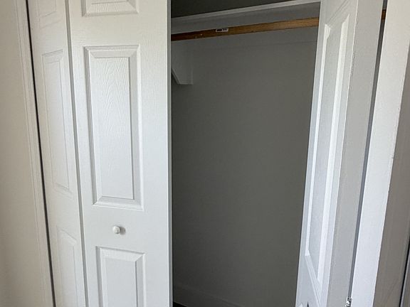 3rd image of 162 Cascade St APT C