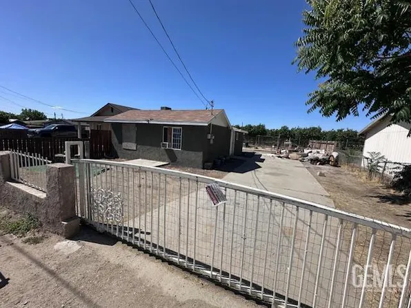 780 Mayer Ln, Shafter, CA 93263