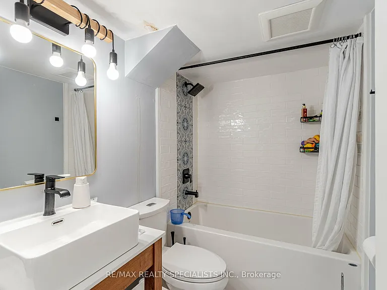 22 Balmoral Dr — Photo 33
