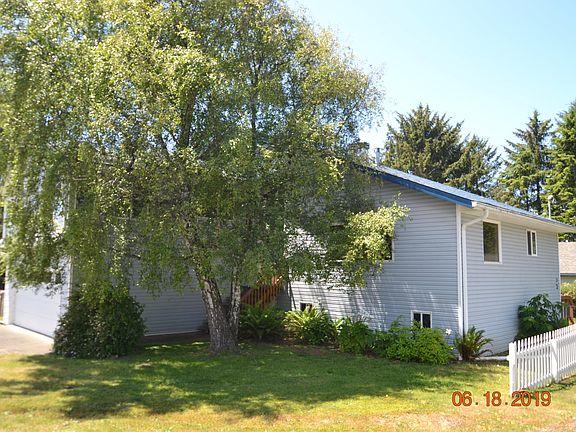 3rd image of 2775 SW Dune Ave