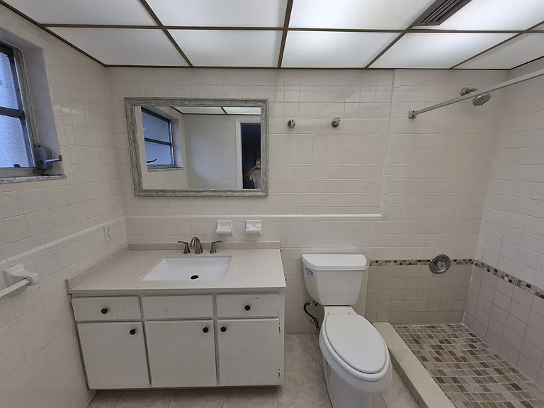 1013 Meadowlawn Dr N — Photo 22
