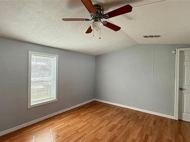 639 Ellison Pkwy — Photo 9
