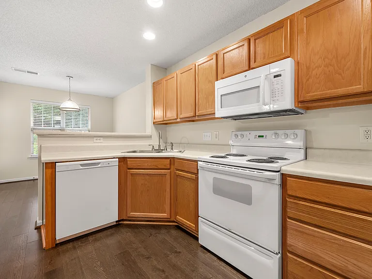8653 Robinson Forest Dr — Photo 20