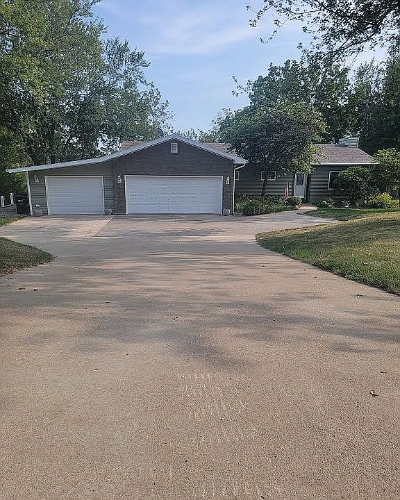 1st image of 175 Delft Dr