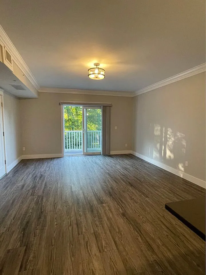 2 bed, 950 sqft, $2,495 — Photo 4