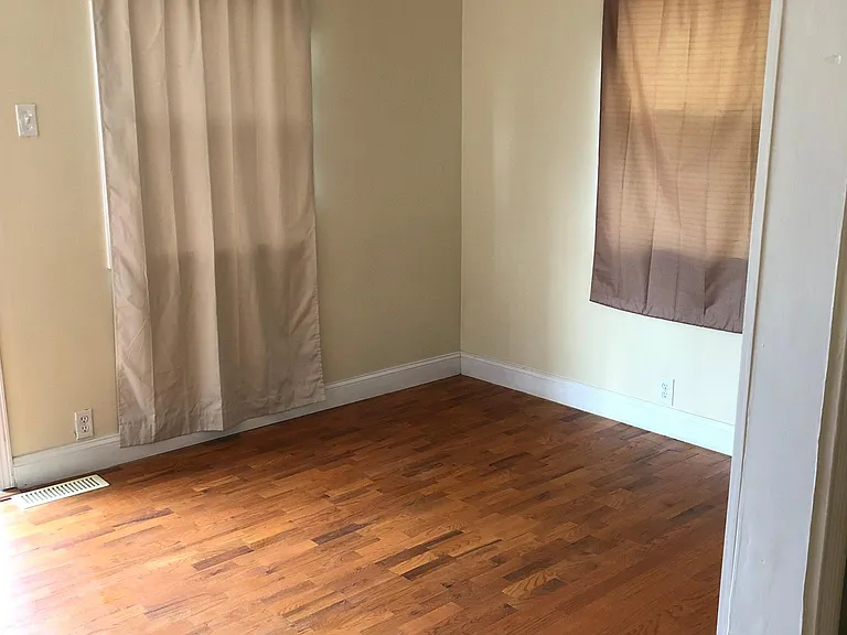 9839 Meadow View Dr — Photo 11