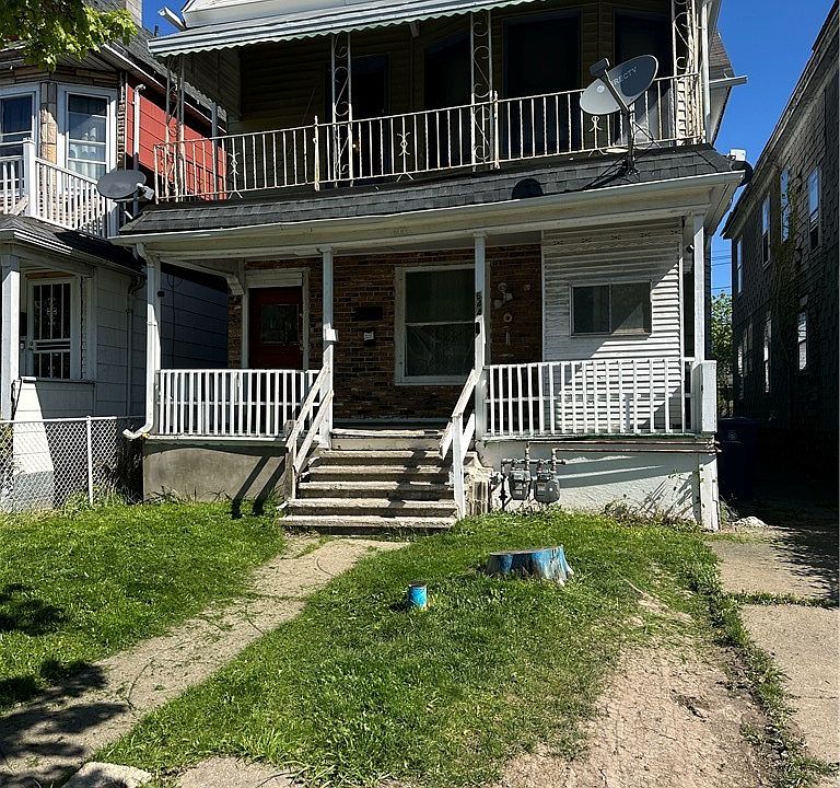 1st image of 644 E Ferry St